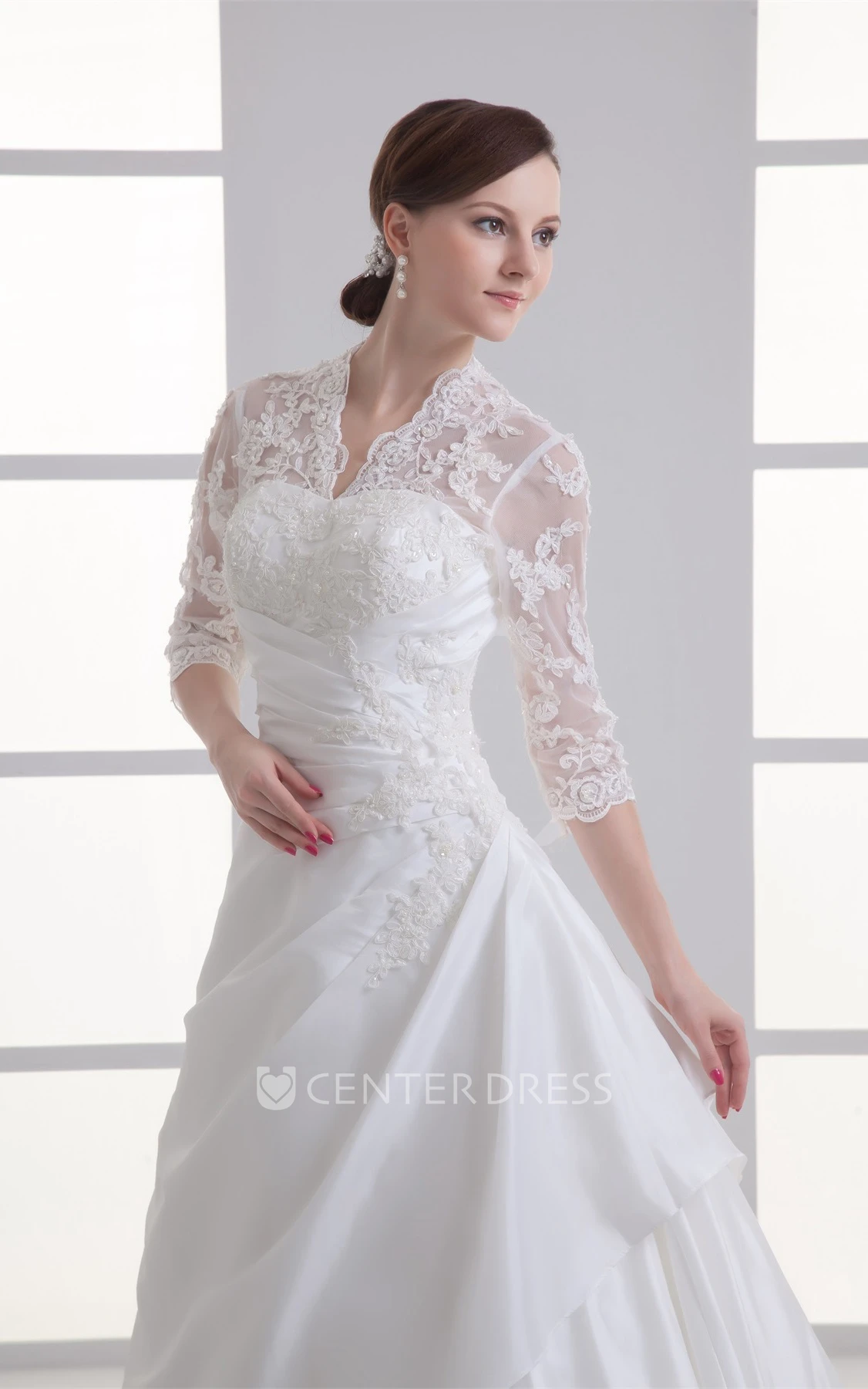 Scalloped-Neck Lace A-line 3 4 Sleeves Wedding Gown with Appliques