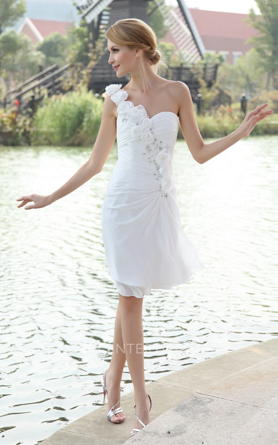 Asymmetrical Chiffon One-Shoulder Knee Length Wedding Dress With