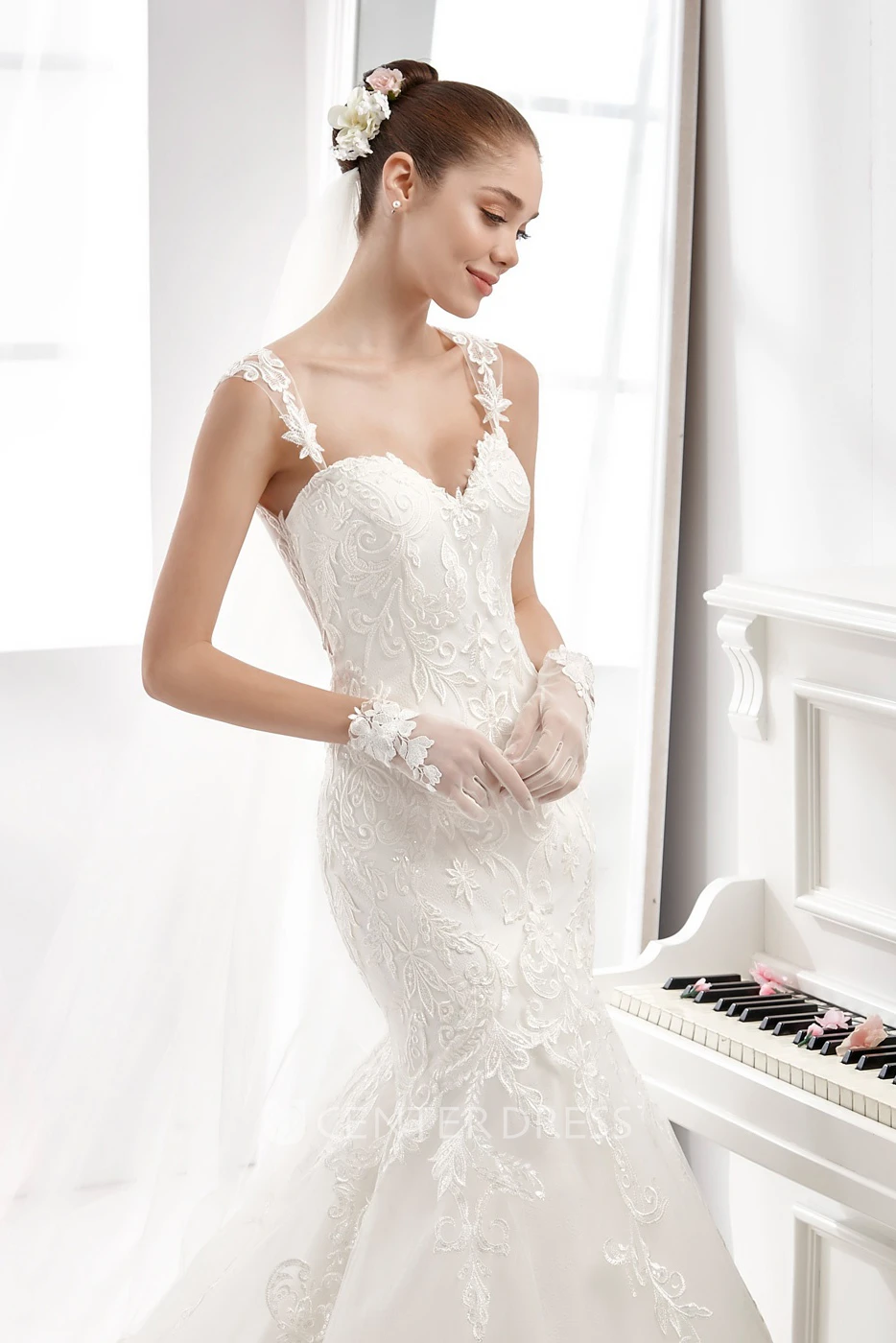 Sweetheart Sheath Mermaid Wedding Dress With Lace Appliques Straps And Illusive Details