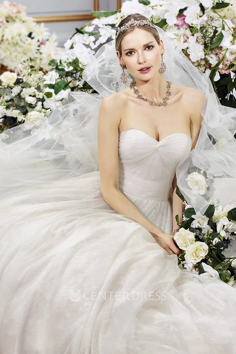 Ball Gown Sweetheart Long Tulle Wedding Dress With Pleats