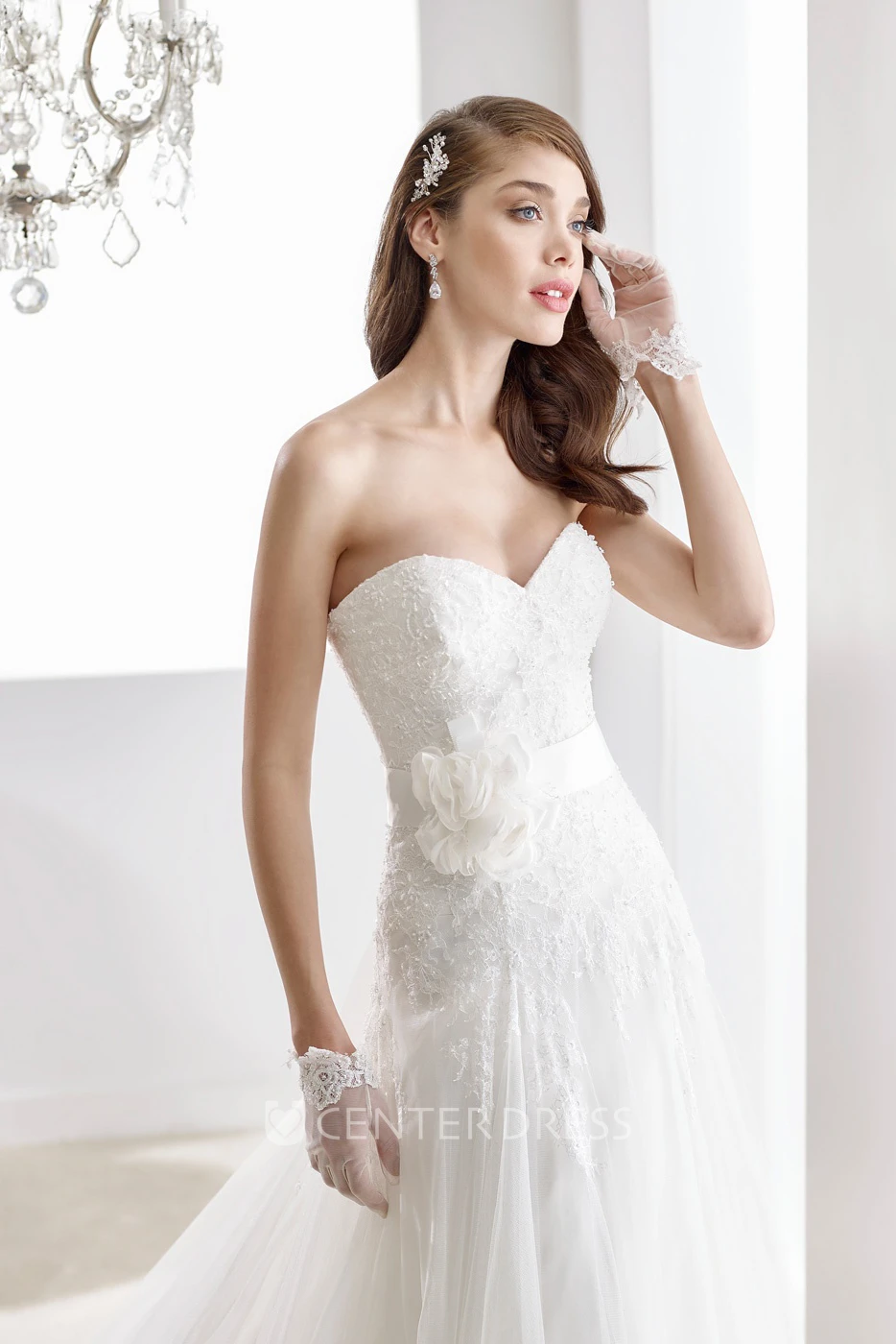 Sweetheart Wedding Gown with Flower on Side Waist and Back Bow