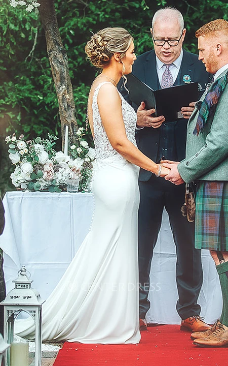 Mermaid V-neck Lace Sexy Warm Wedding Dress With Brush Train And Open Back