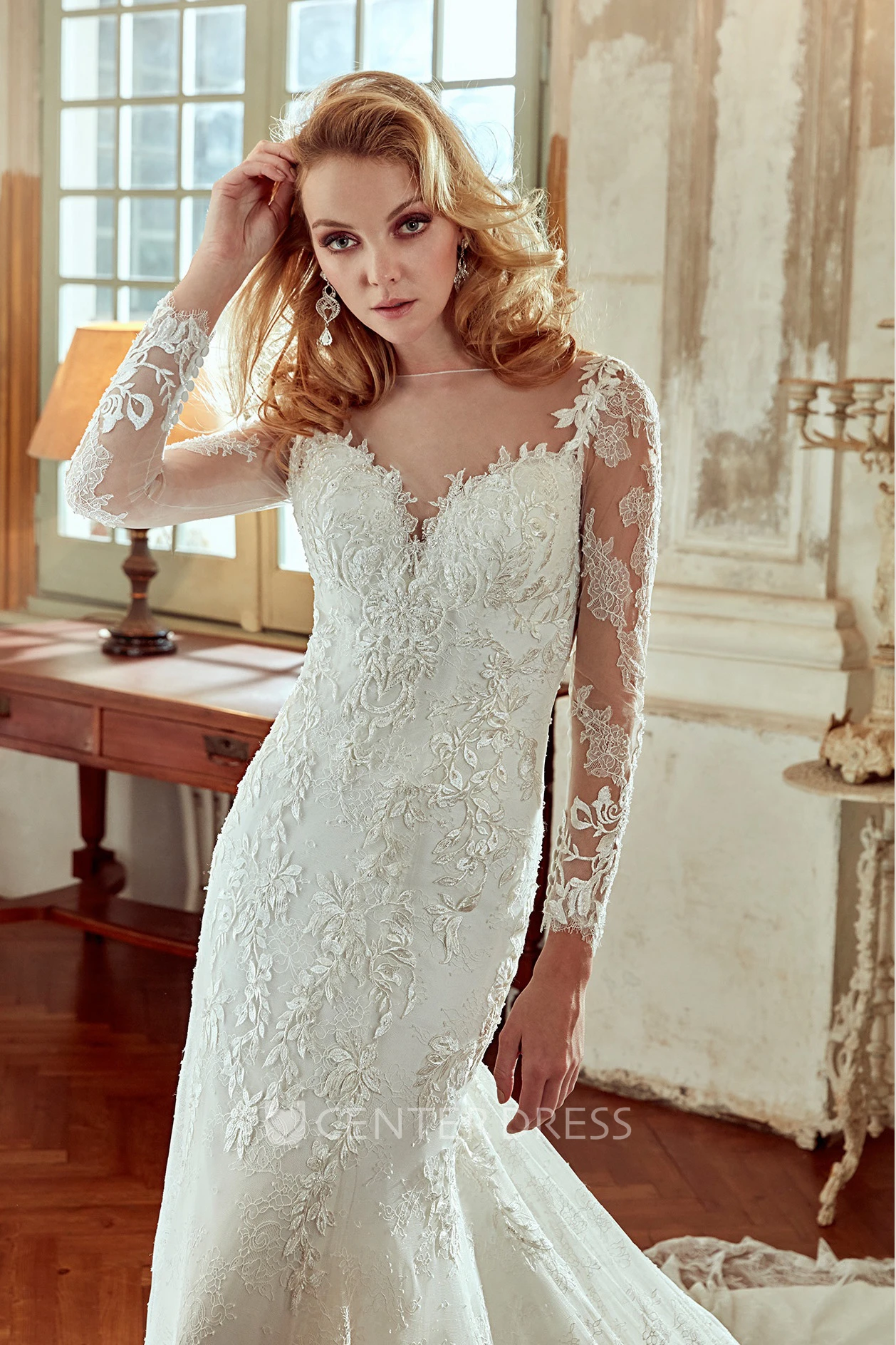 Sweetheart Long-Sleeve Lace Wedding Dress With Appliques And Court Train
