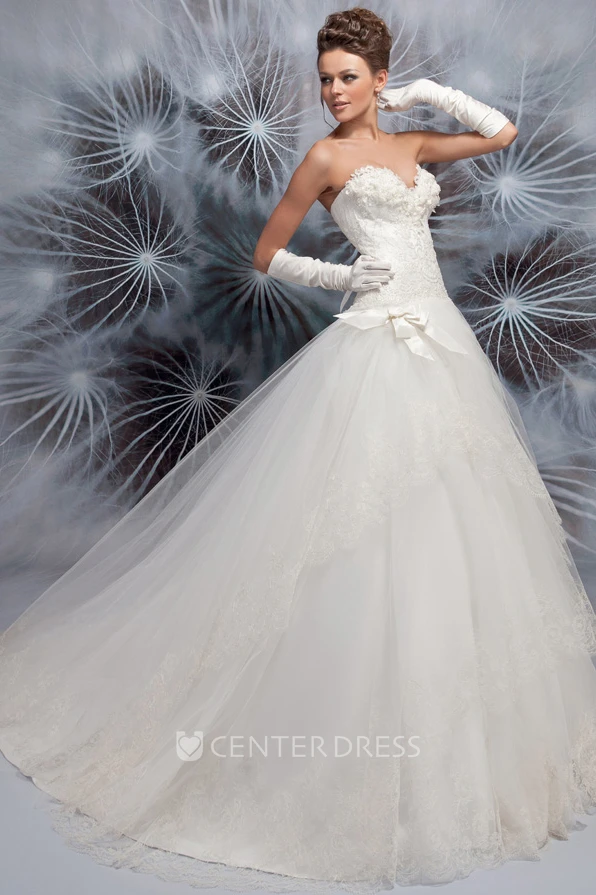 Ball-Gown Sweetheart Sleeveless Floor-Length Appliqued Tulle Wedding Dress With Lace-Up Back And Bow