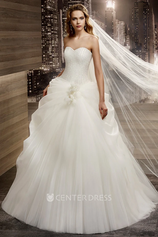 Sweetheart A-line Wedding Gown with Side Ruching and Lace-up Back