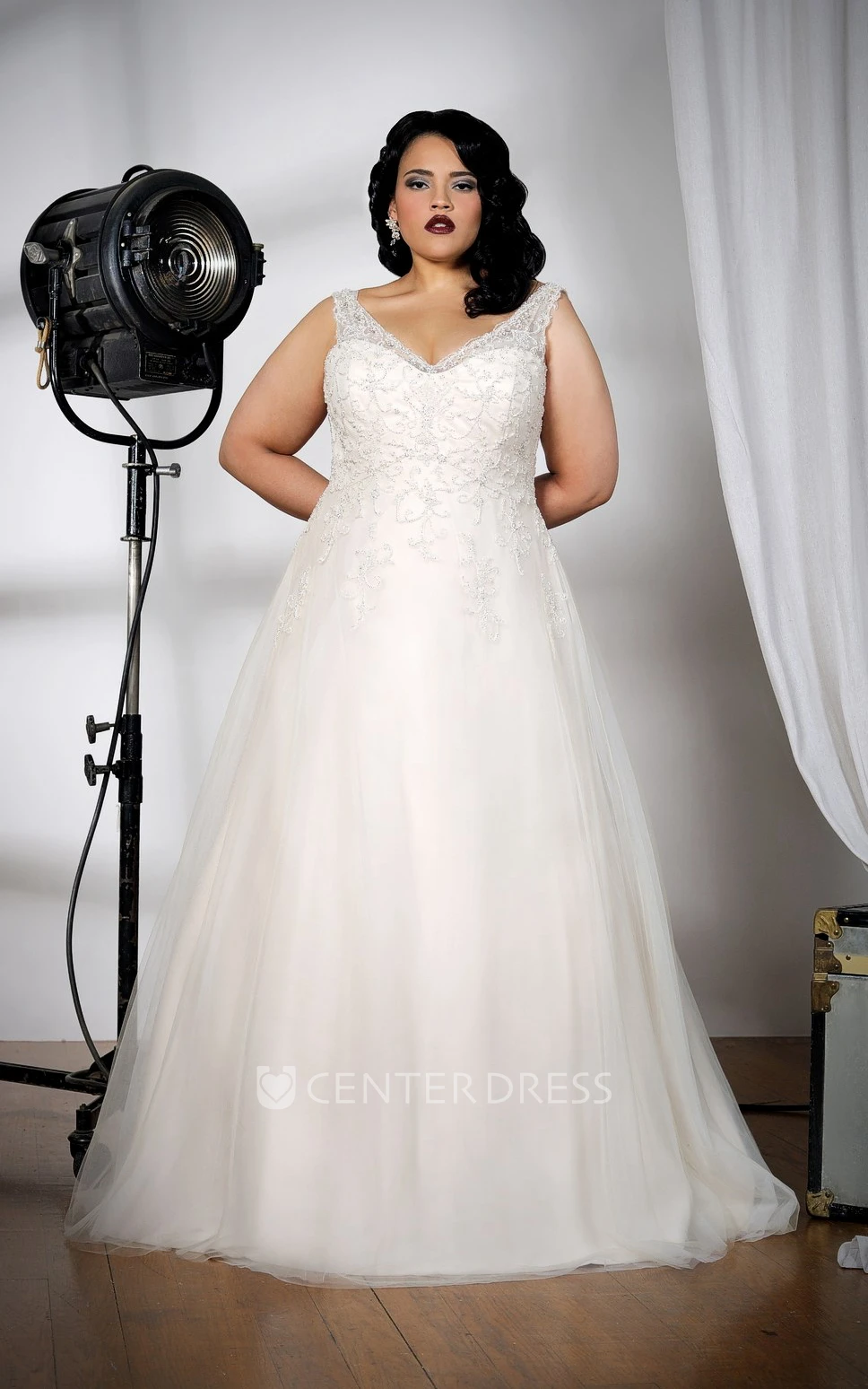 Plunged Sleeveless Lace A-Line Dress With Beading