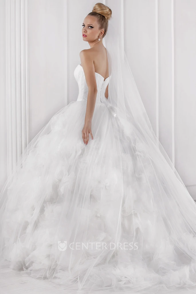 Sweetheart Maxi Criss-Cross Ruffled Tulle Wedding Dress With Flower And Corset Back