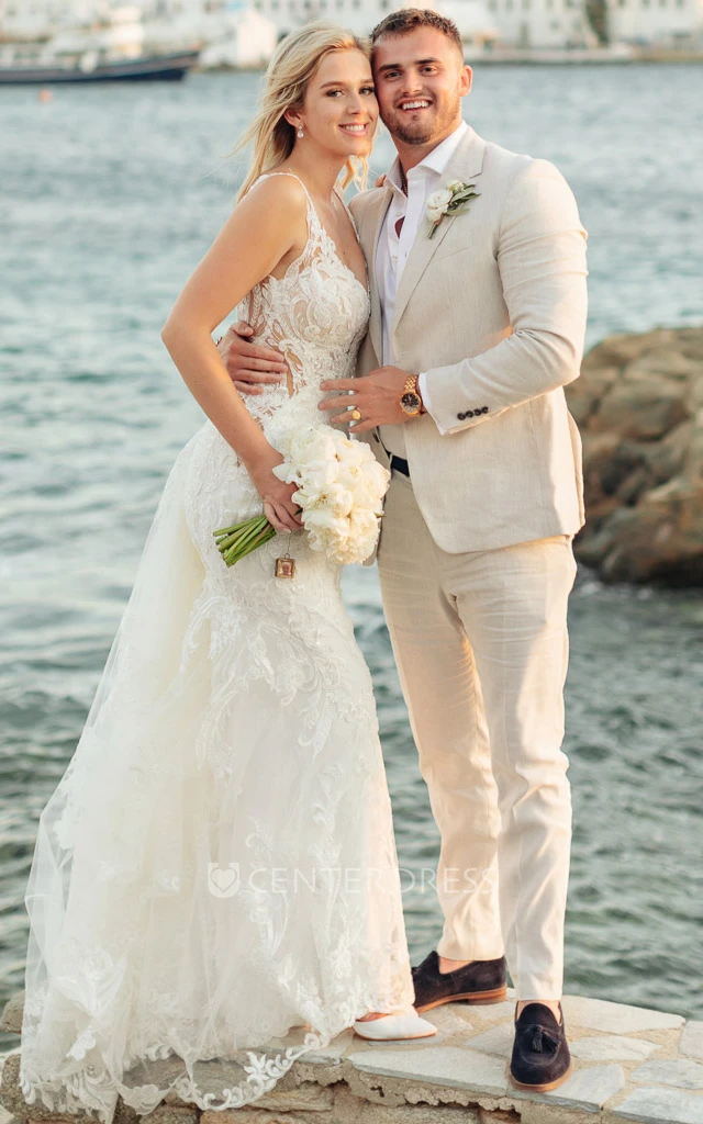 A-Line Lace Plunging V-Neck Sleeveless Wedding Dress Sexy Bohemian Elegant Garden Dress