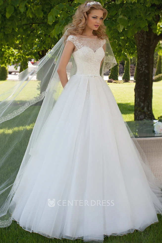 Ball Gown Scoop-Neck Cap-Sleeve Floor-Length Tulle Wedding Dress With Appliques And Corset Back