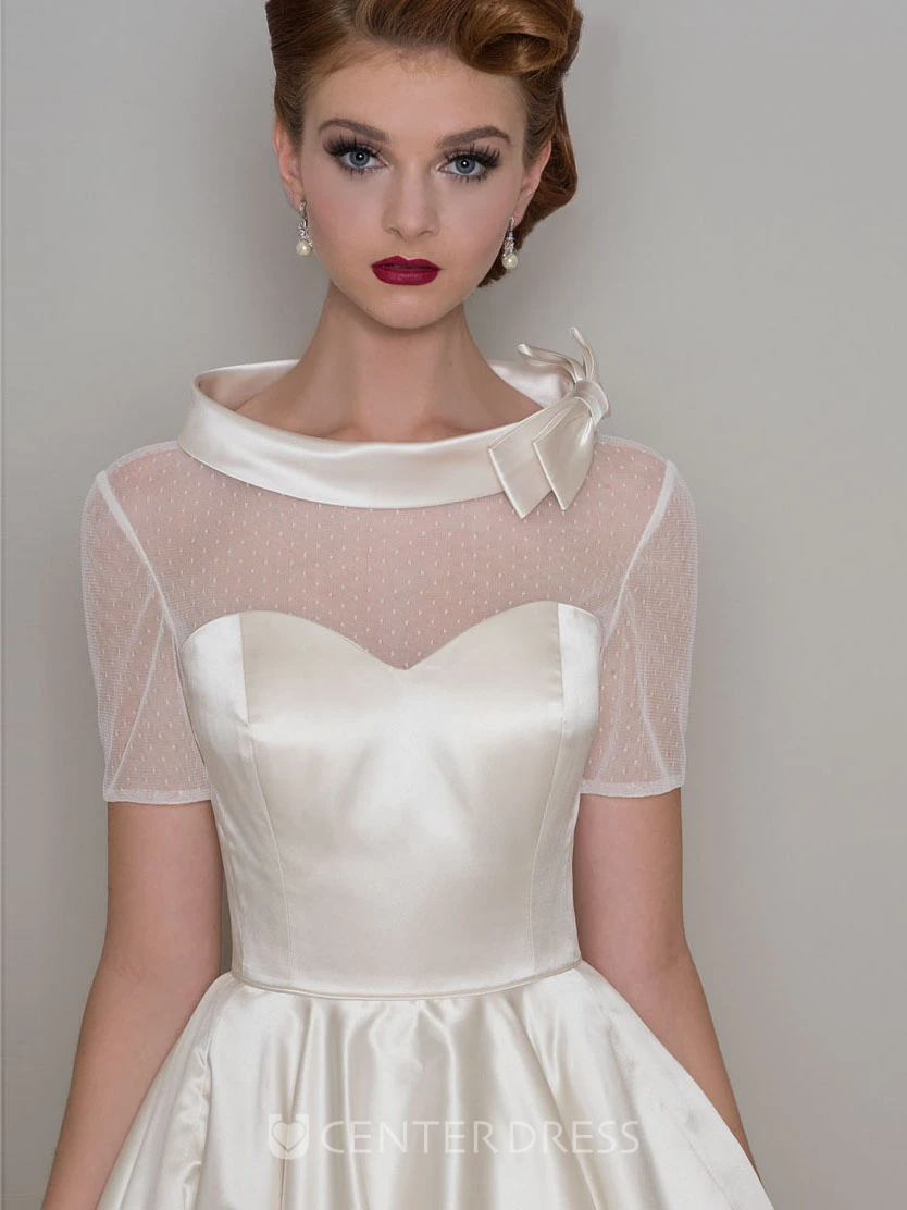 A-Line Knee-Length Bowed Short-Sleeve Satin Warm Wedding Dress