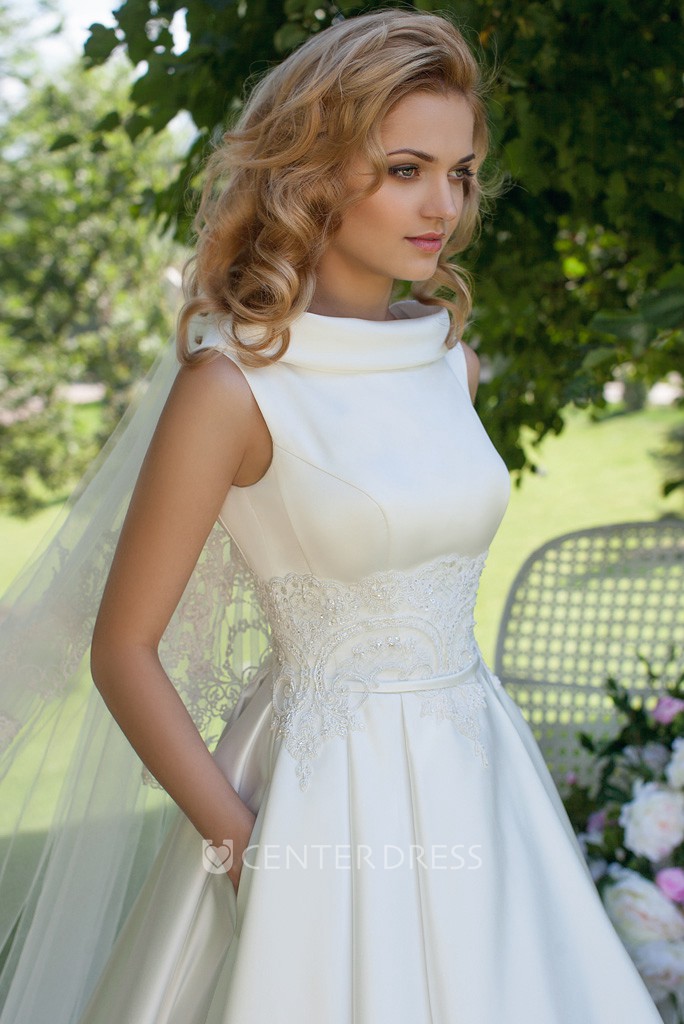 Elliatt outlet Skylar Wedding Dress Small White Satin Cowl Neckline $220