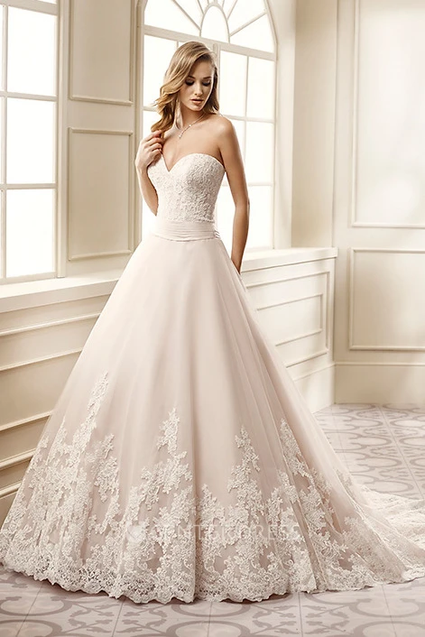 A-Line Sweetheart Long Lace Wedding Dress With Appliques And Corset Back