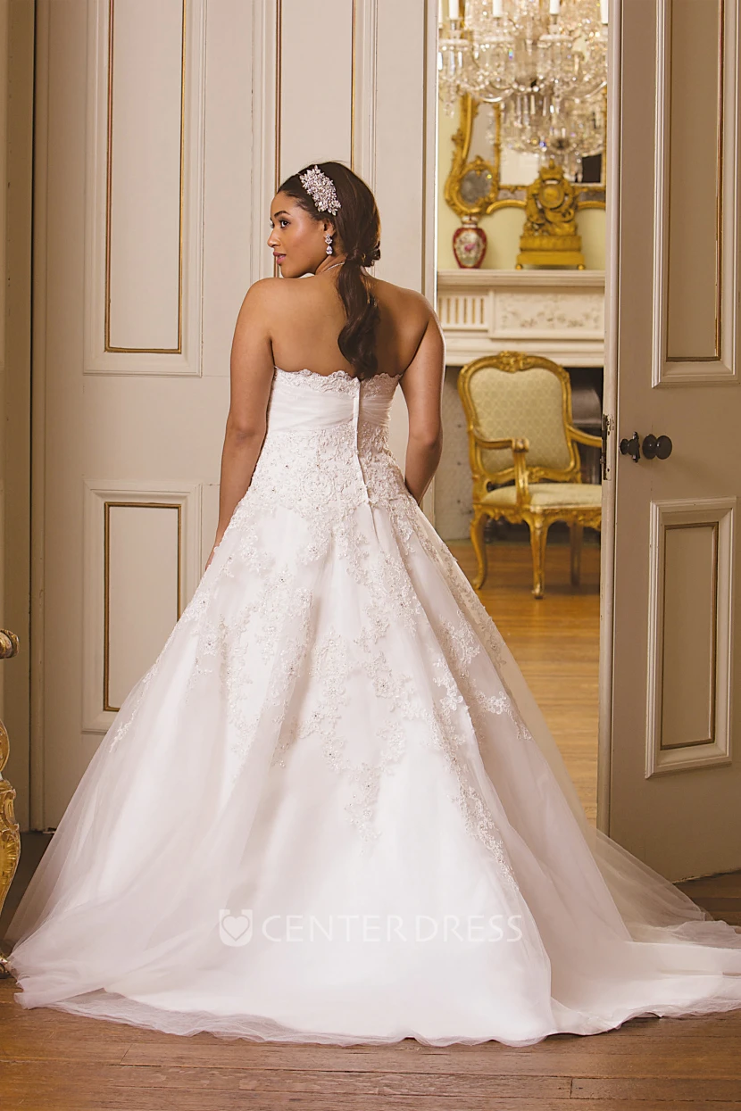 A-Line Strapless Long Lace Plus Size Wedding Dress With Appliques And Brush Train