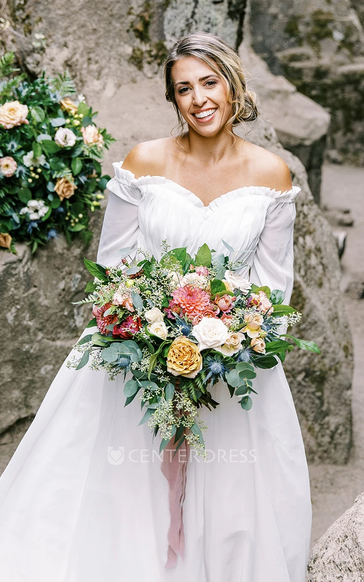 Elegant Sweetheart Chiffon Wedding Dress with 3/4 Off-shoulder Sleeves And Appliques