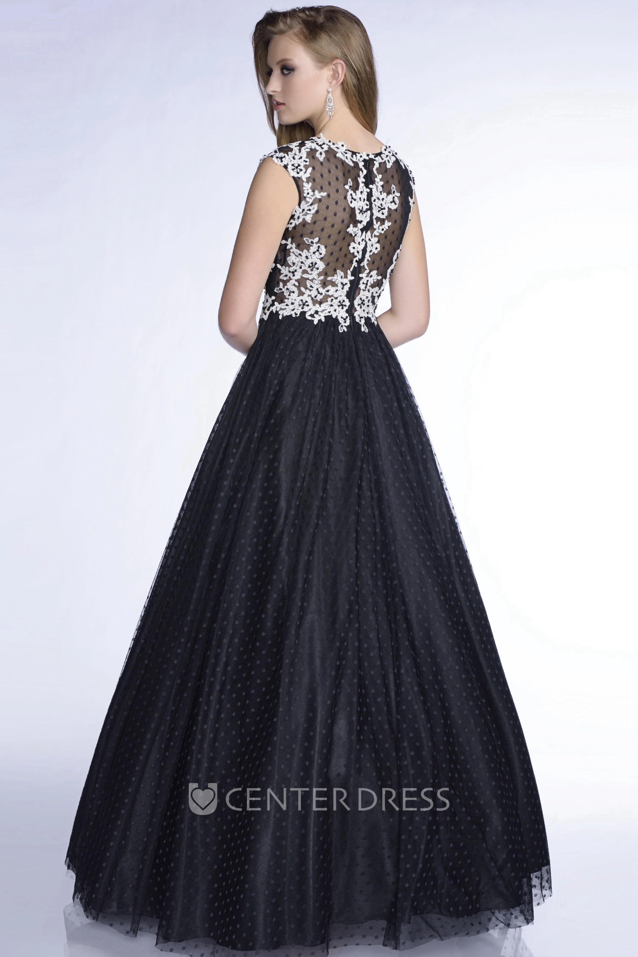 Tulle A-Line Cap Sleeve Elegant Prom Dress With Beaded Lace Appliques