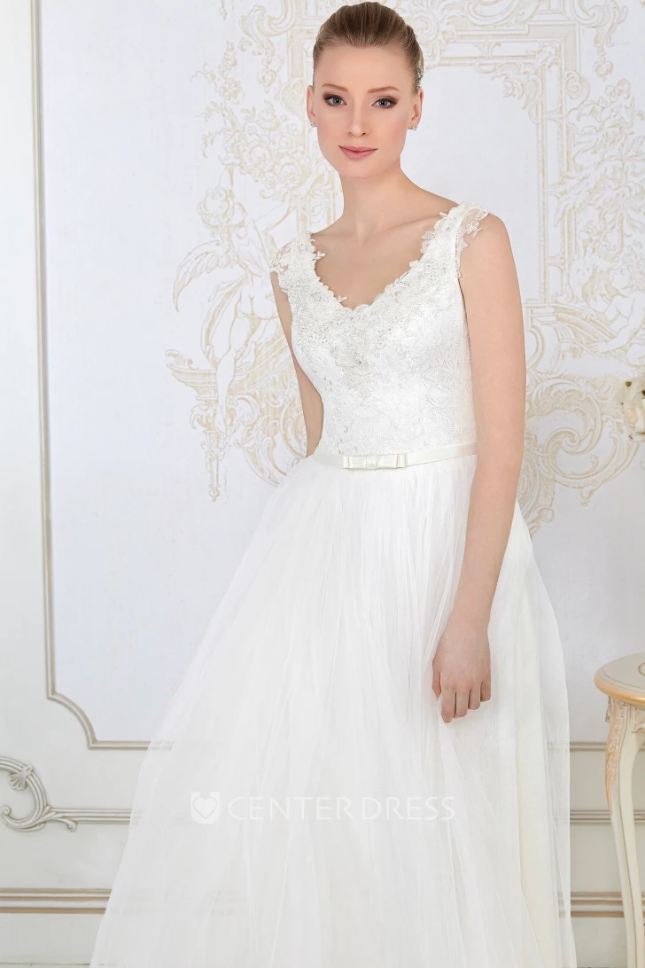 A-Line Appliqued Floor-Length Sleeveless V-Neck Tulle Wedding Dress With Pleats