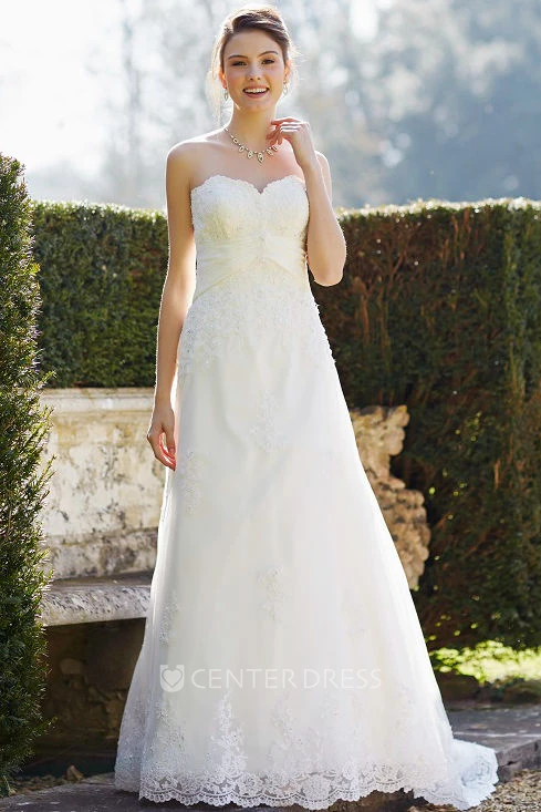 A-Line Appliqued Sweetheart Sleeveless Floor-Length Lace Wedding Dress