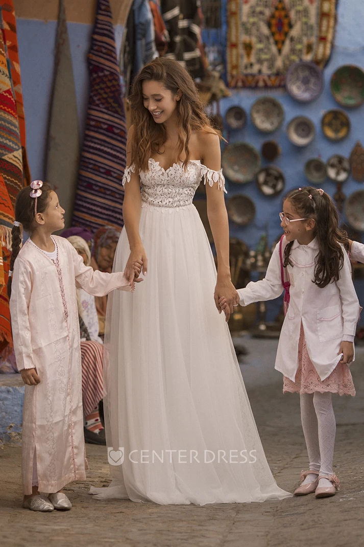 V-neck Tulle Off-the-shoulder Ethereal Sexy Spring Wedding Dress With Lace Details On Top