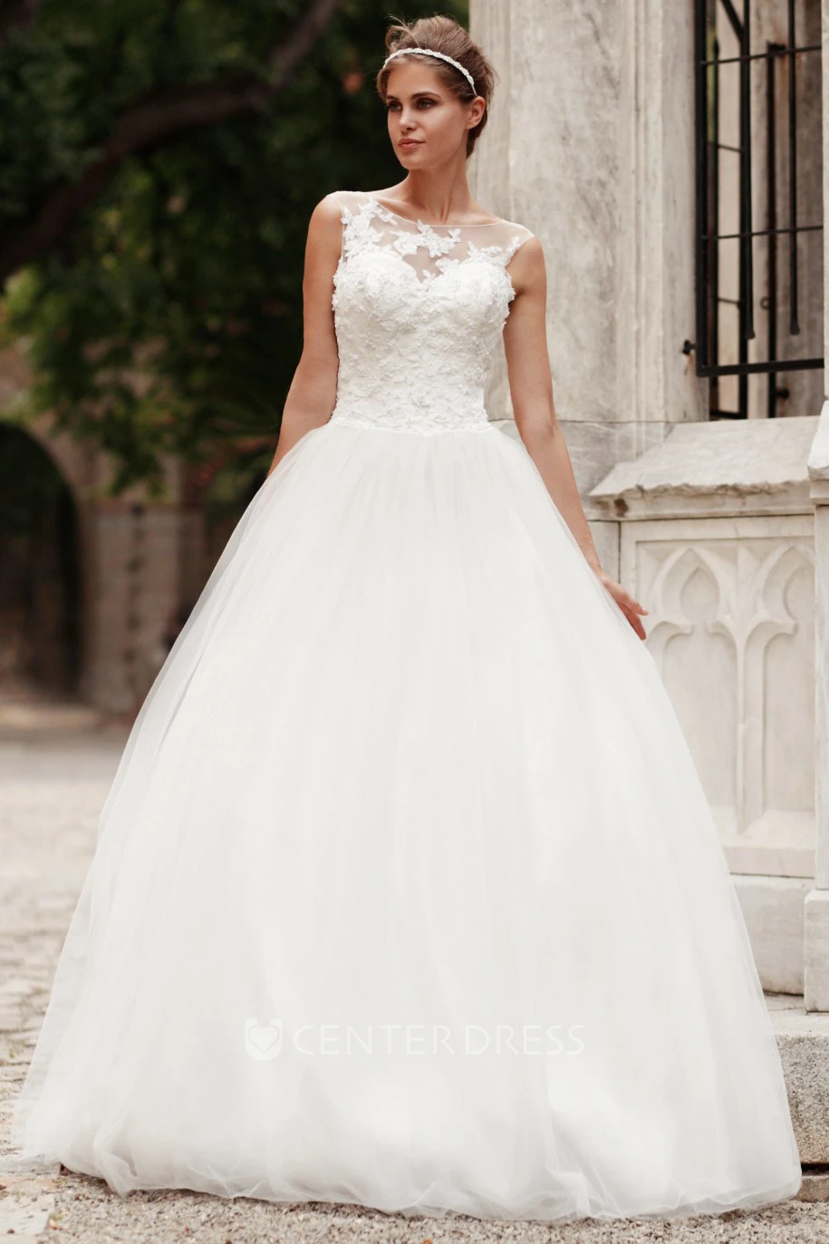 Ball Gown Scoop-Neck Appliqued Long Sleeveless Tulle Wedding Dress