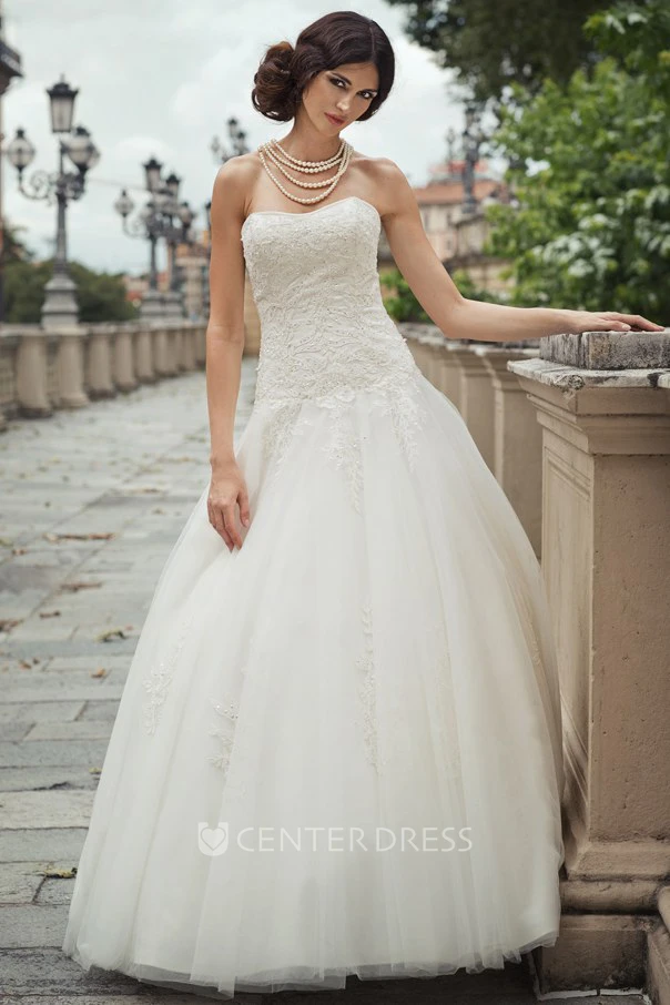 Ball Gown Sleeveless Appliqued Floor-Length Strapless Tulle&Lace Wedding Dress