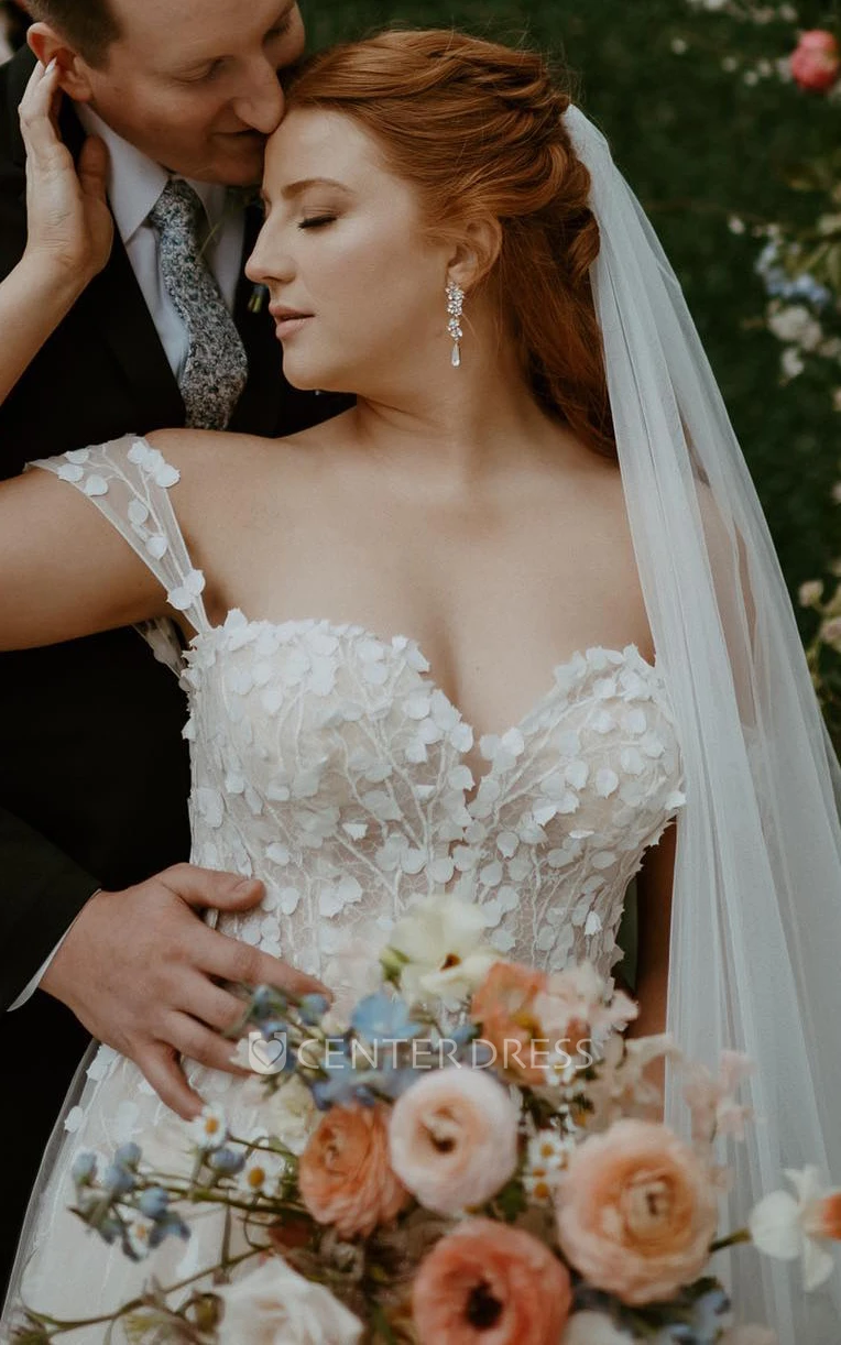 A-Line Sexy Off-the-Shoulder Romantic Multi-Layers Tulle Delicate Lace Applique Trailing Wedding Dress