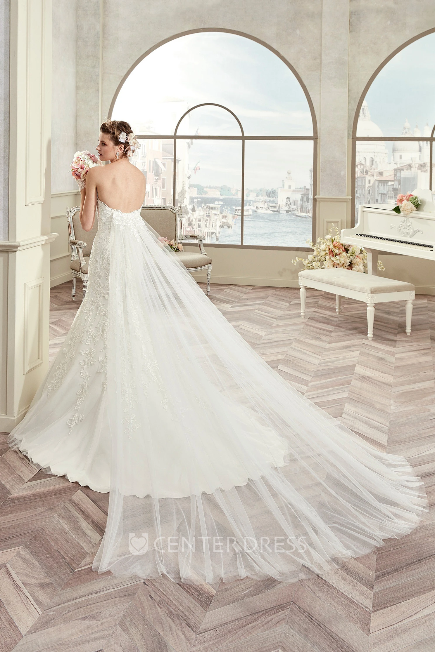Sweetheart Sheath Spring Wedding Dress with Mermaid Style and Detachable Train