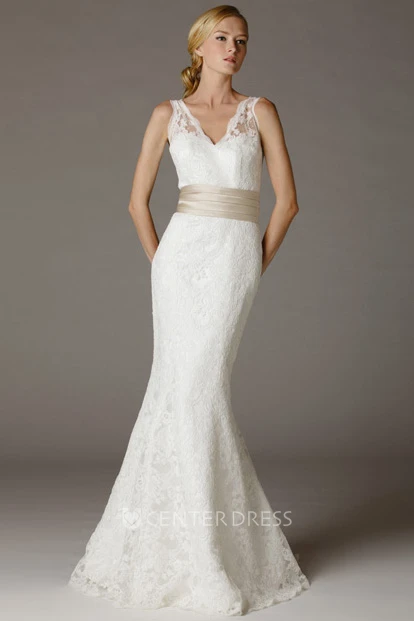 Mermaid Appliqued V-Neck Sleeveless Maxi Lace Wedding Dress With Bow