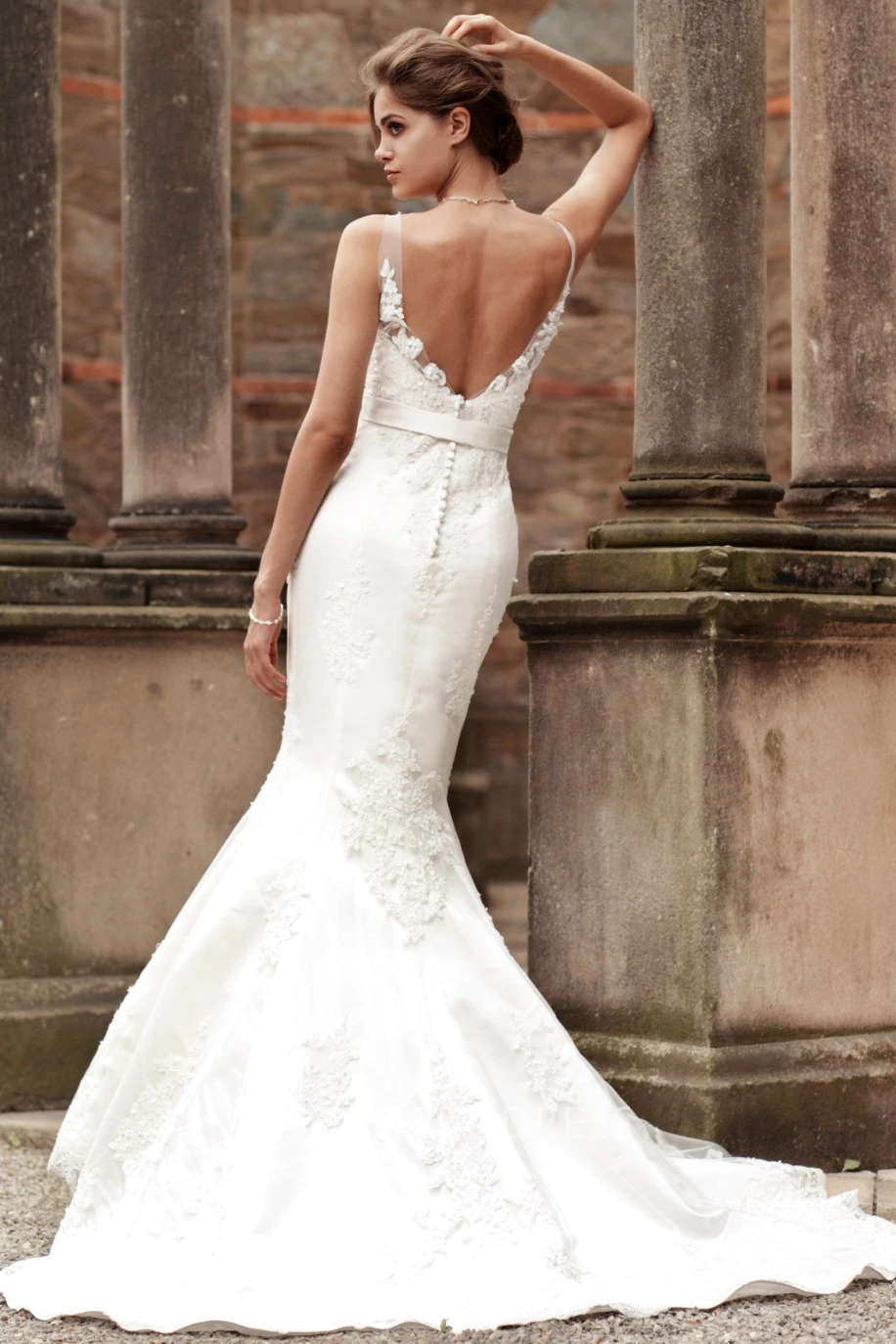 Mermaid V-Neck Floor-Length Sleeveless Appliqued Lace Wedding Dress