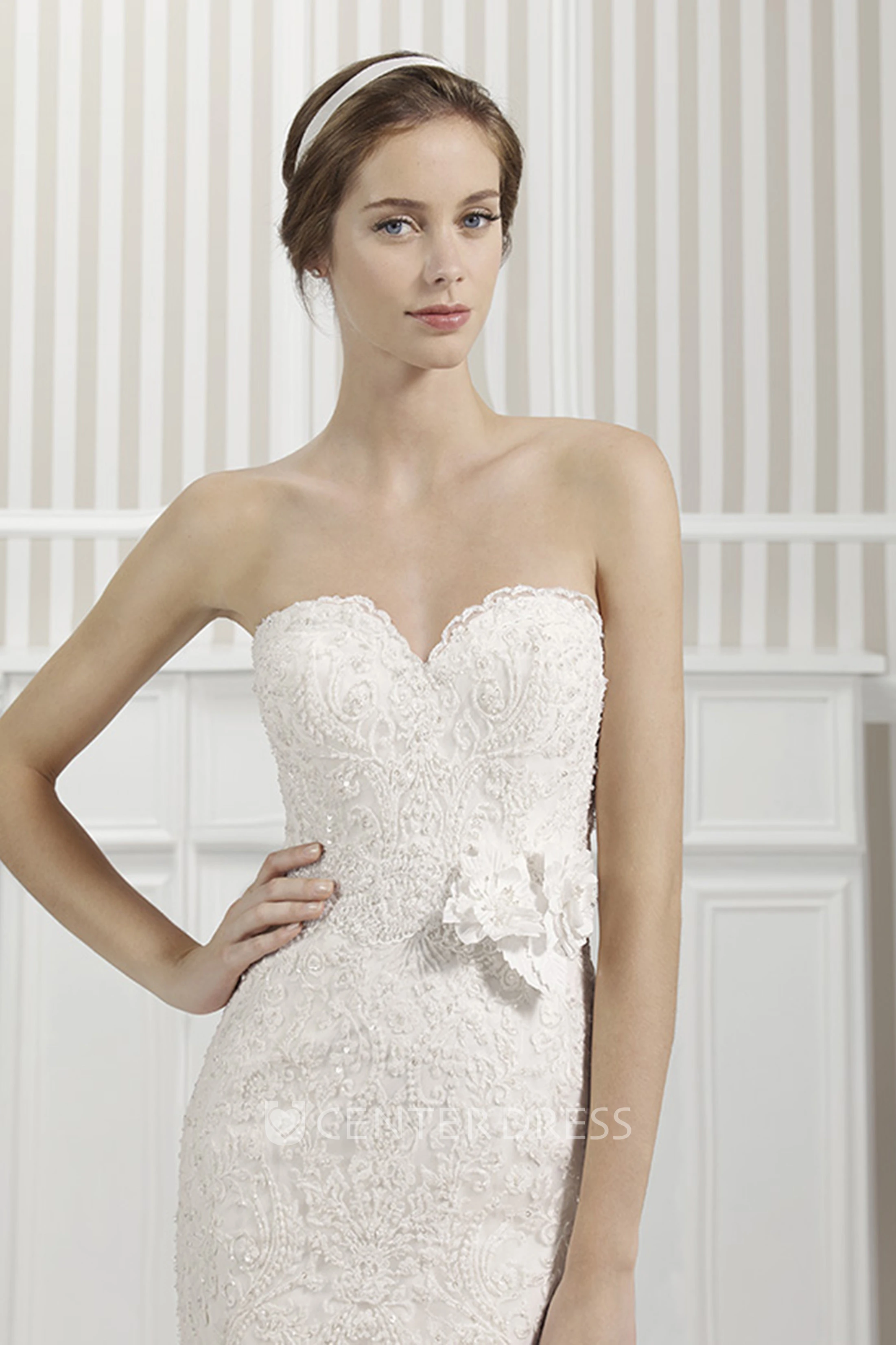 Mermaid Sweetheart Appliqued Lace Wedding Dress With Flower