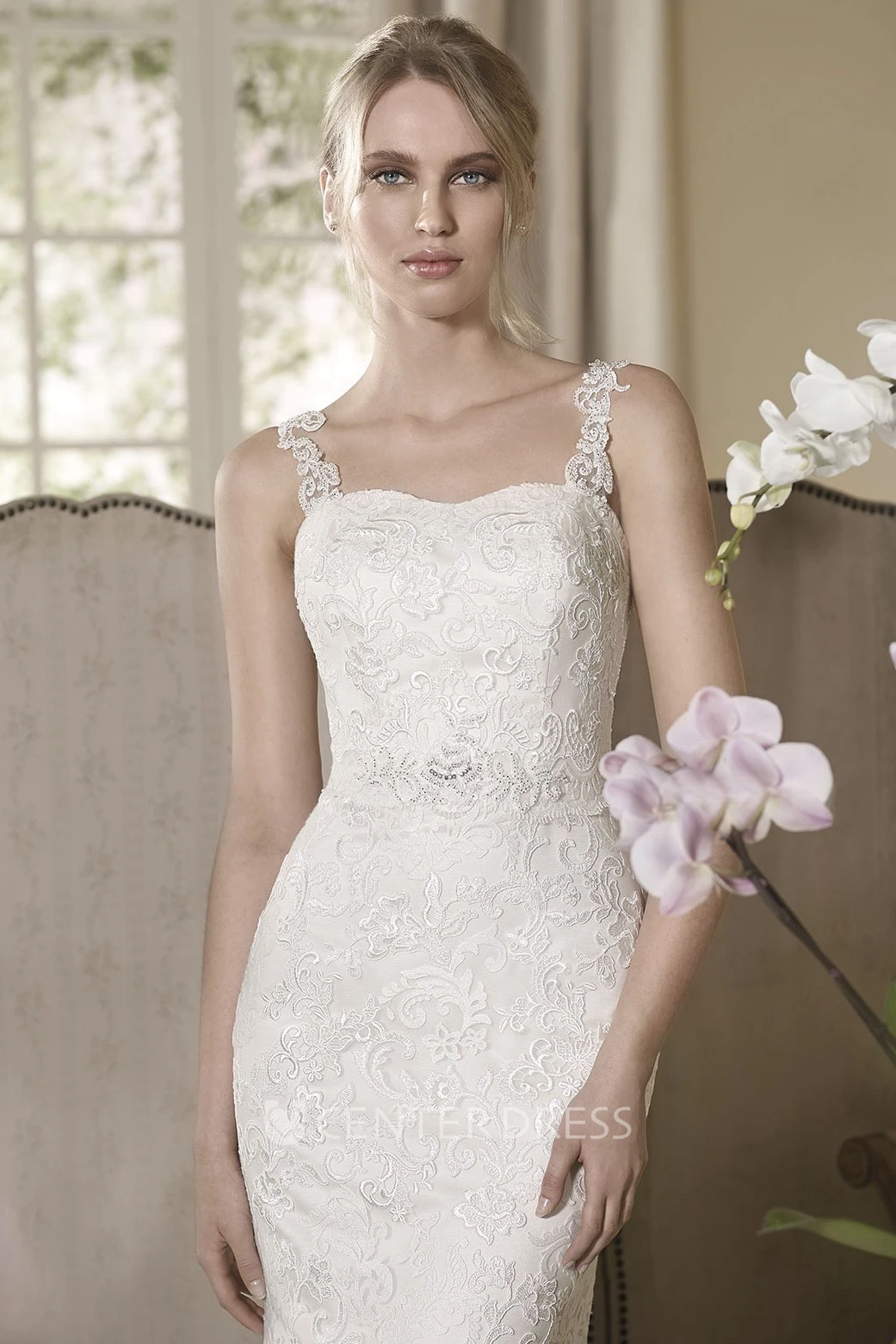 Sheath Sleeveless Appliqued Floor-Length Strapped Lace Wedding Dress With Beading