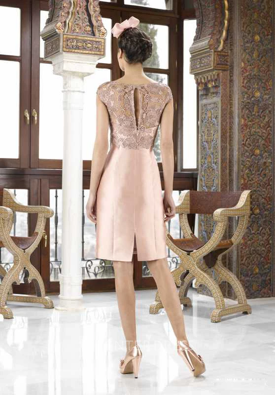 Knee-Length 3-4 Sleeve Bateau Neck Appliqued Satin Mother Of The Bride Dress