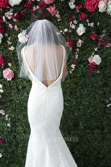 Simple Short Single Layer Wedding Veil With Hair Comb