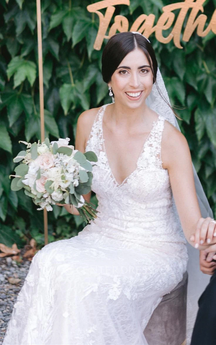 Sexy Mermaid V-neck Sweep Train Lace Tulle Wedding Dress with Appliques