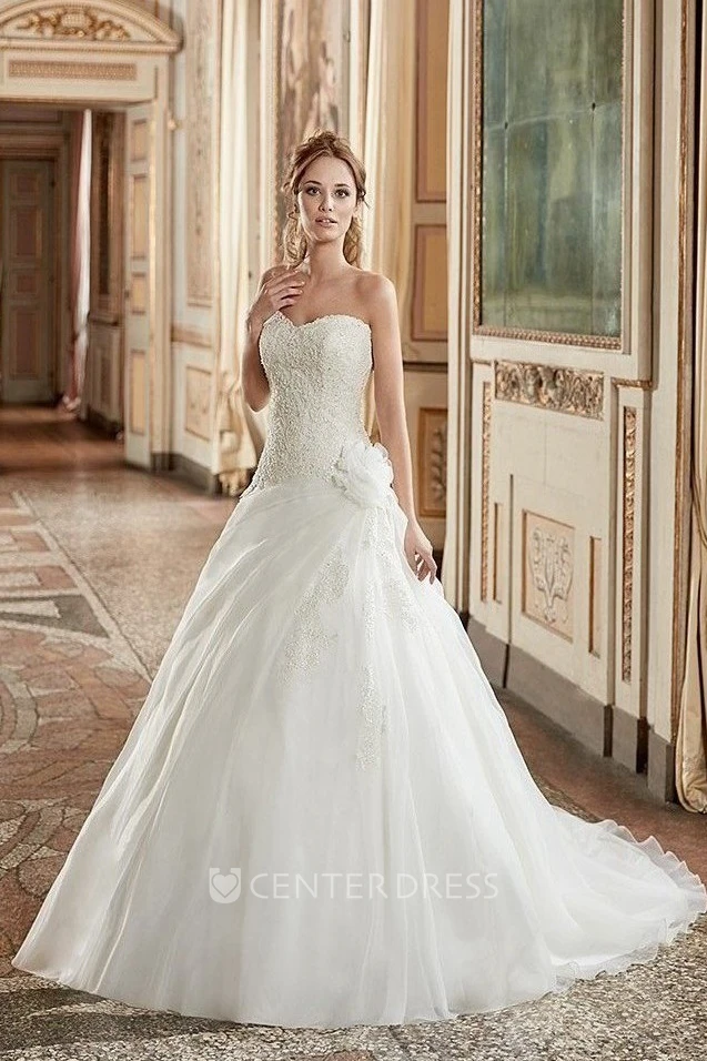 A-Line Sweetheart Appliqued Organza Wedding Dress With Flower And Beading