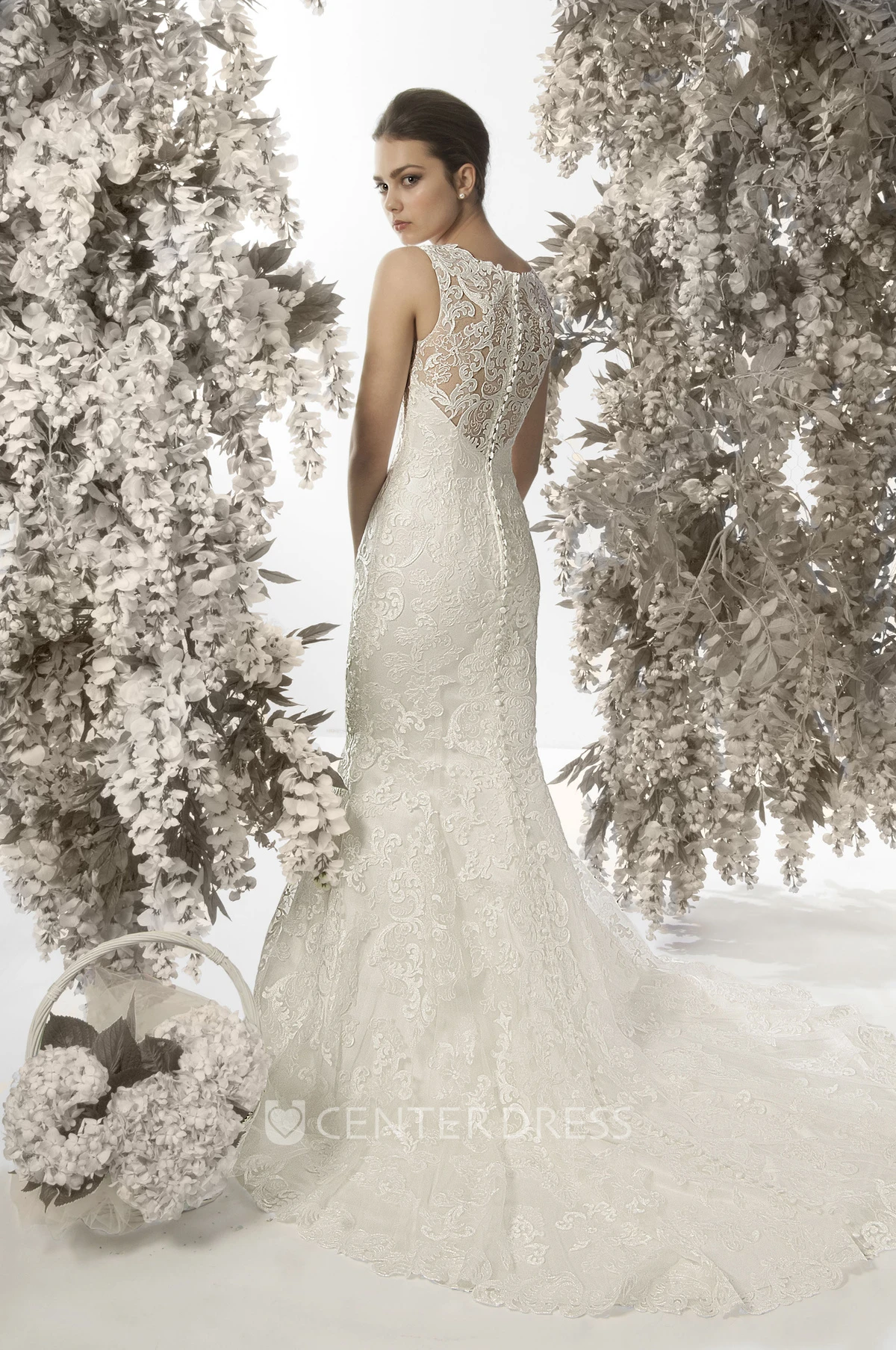 Mermaid V-Neck Appliqued Sleeveless Lace Warm Wedding Dress With Court Train