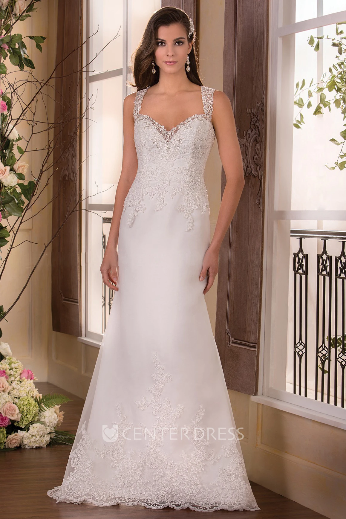 Sleeveless Long Wedding Dress with Appliques and Keyhole Back