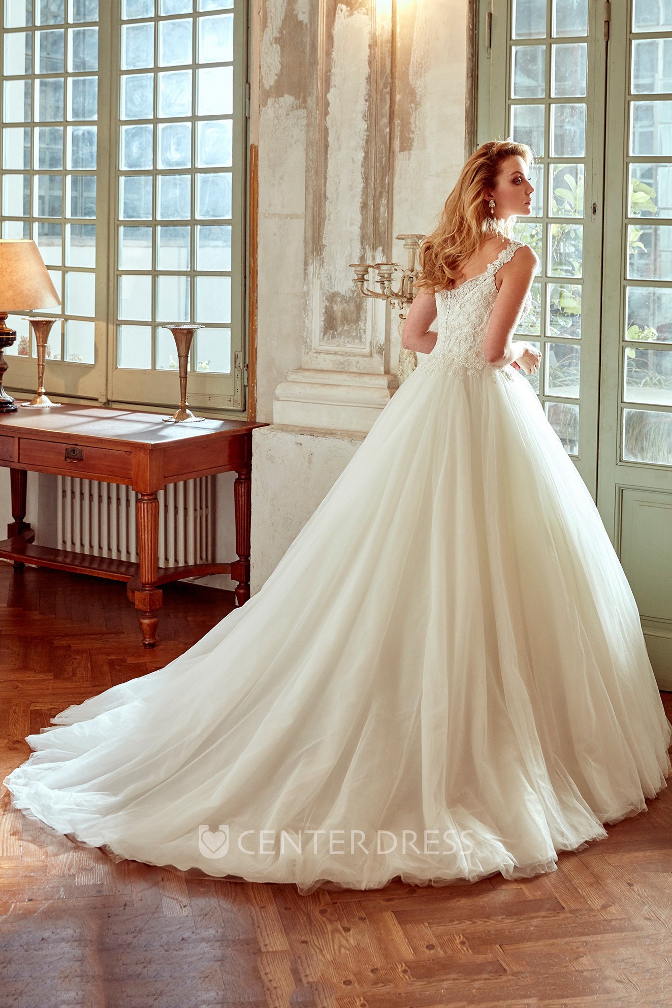 Puffy tulle skirt wedding dresses best sale