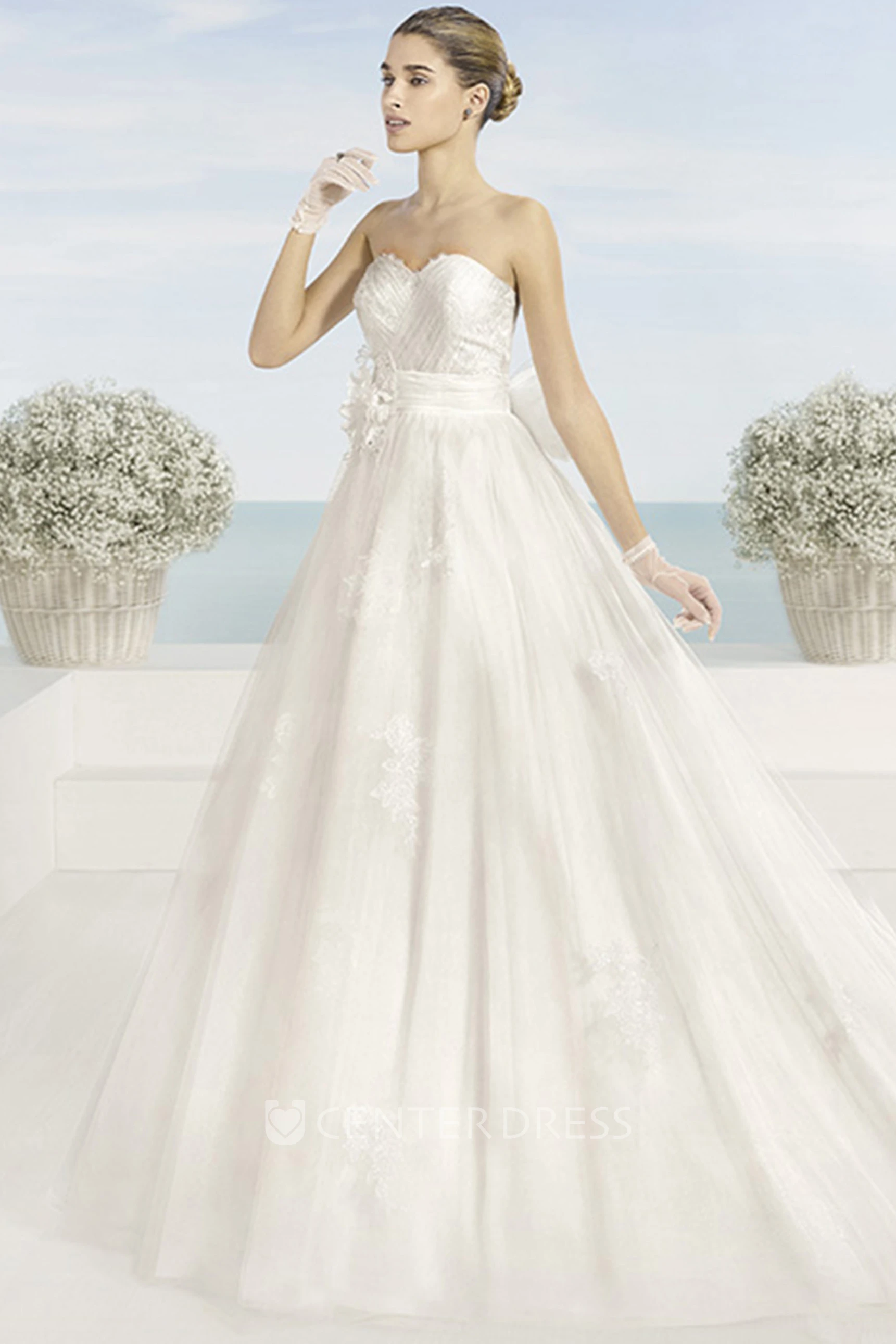 Ball Gown Sweetheart Tulle Wedding Dress With Bow And Appliques