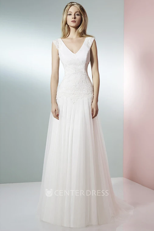 V-Neck Maxi Appliqued Tulle Wedding Dress With Court Train And V Back