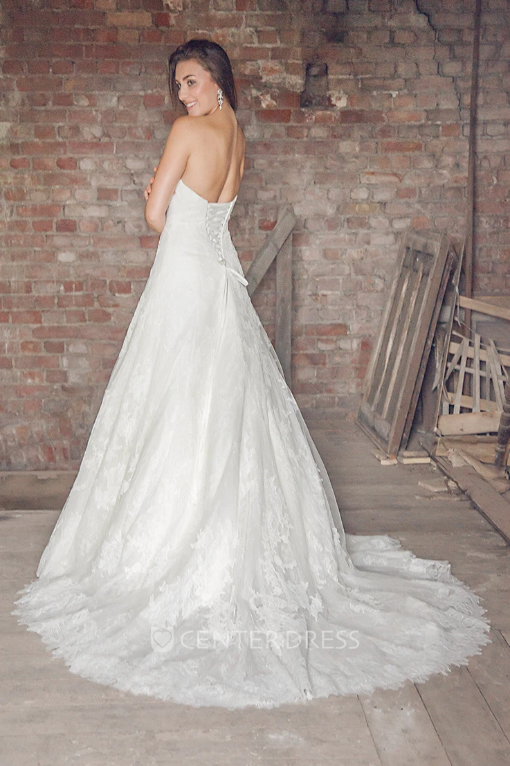 Sweetheart Floor-Length Appliqued Satin&Tulle Winter Wedding Dress