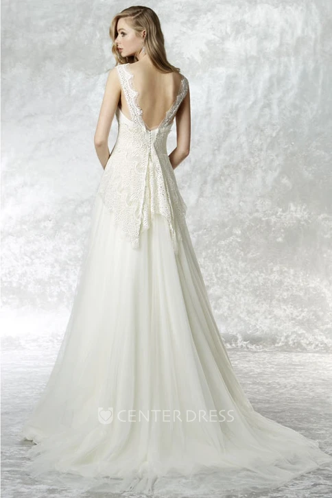 Square Floor-Length Appliqued Tulle Wedding Dress With Brush Train And V Back