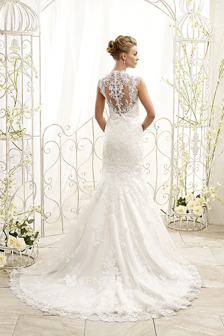 Trumpet Sleeveless Appliqued V-Neck Long Lace Wedding Dress With Pleats