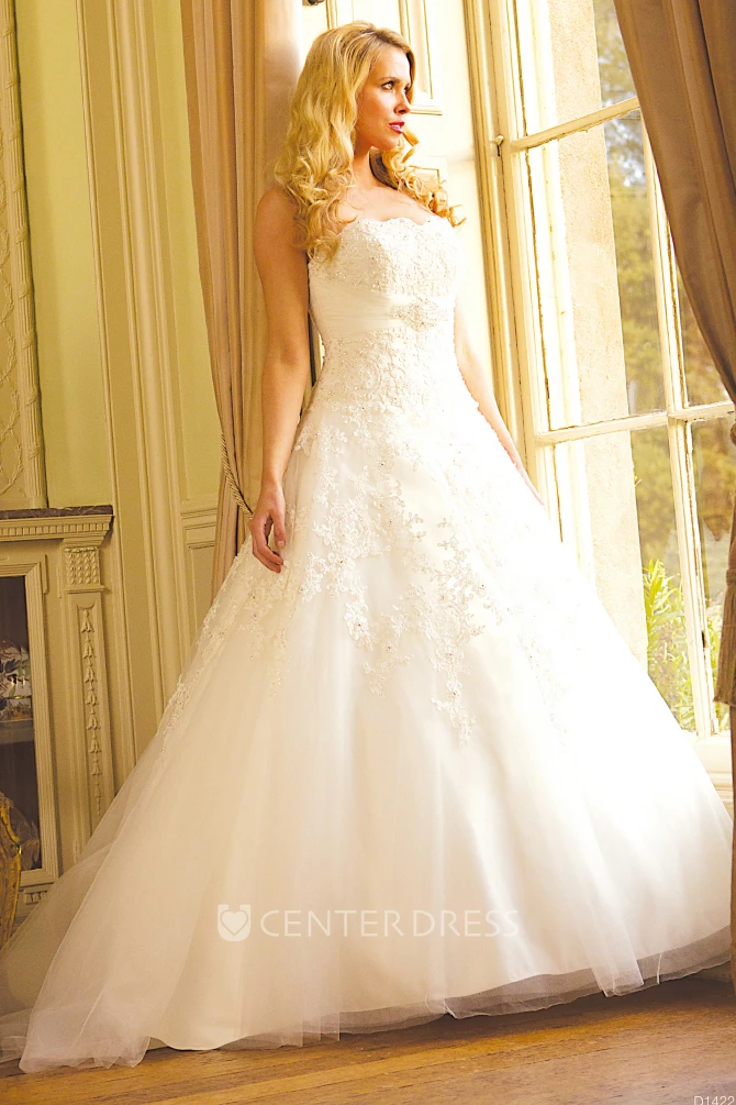A-Line Ball-Gown Strapless Floor-Length Appliqued Sleeveless Lace&Tulle Wedding Dress With Backless Style And Court Train