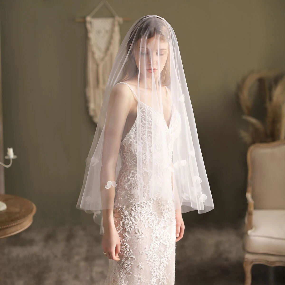 Romantic Style Bridal Veil with Petal