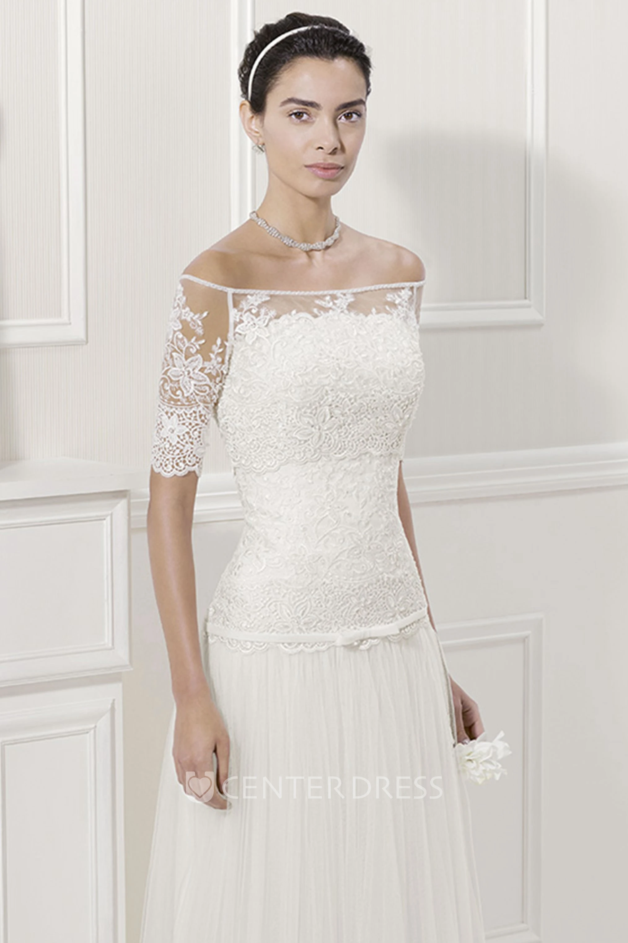 Scalloped Neck Lace Top Tulle Bridal Gown With Off-Shoulder Half Sleeves