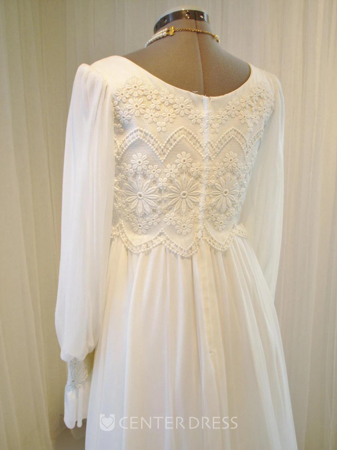 Vintage Long Sleeve Scoop Neck Chiffon and Lace Wedding Dress