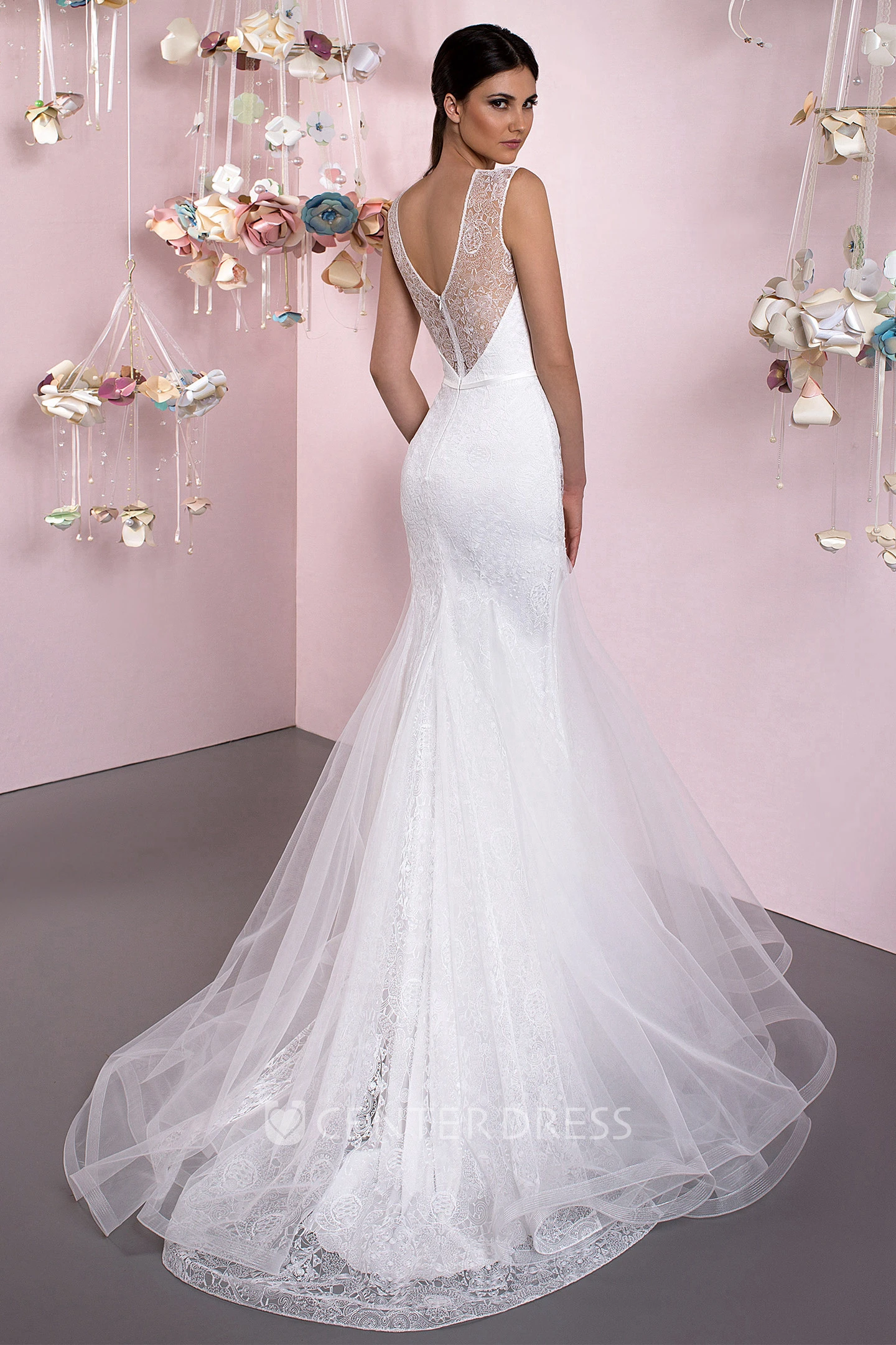 Mermaid Appliqued Scoop Floor-Length Sleeveless Tulle Wedding Dress With Low-V Back And Lace