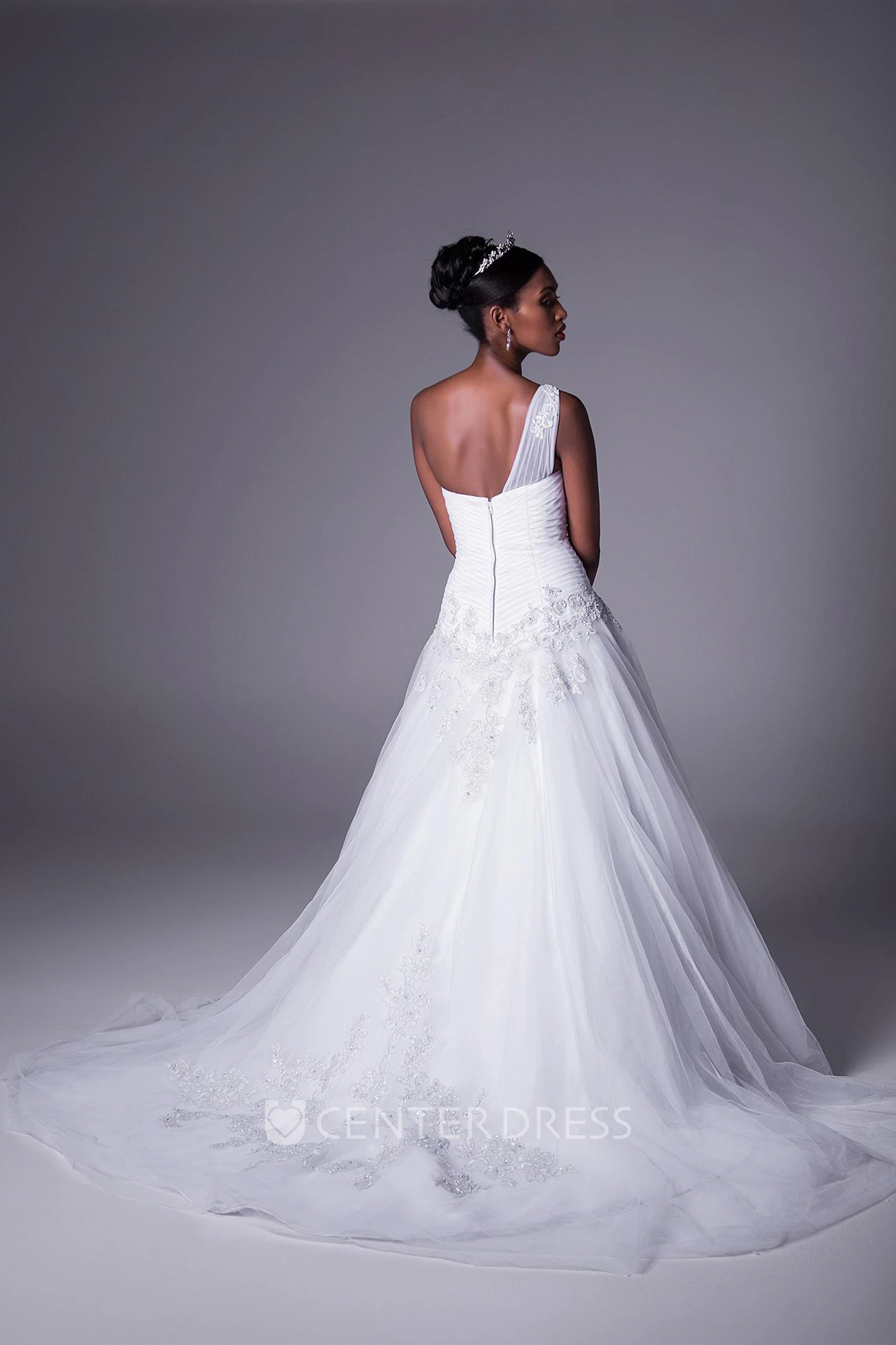 Ball Gown Appliqued Sleeveless Floor-Length One-Shoulder Tulle Wedding Dress With Ruching