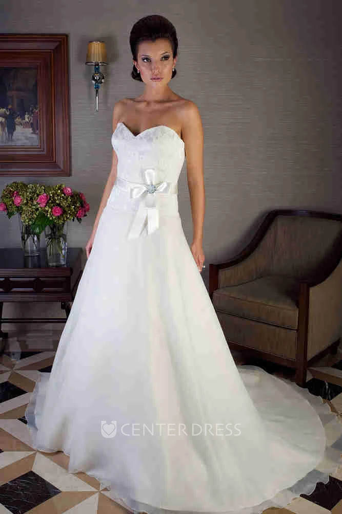 A-Line Appliqued Sweetheart Floor-Length Tulle&Satin Wedding Dress With Bow And Corset Back