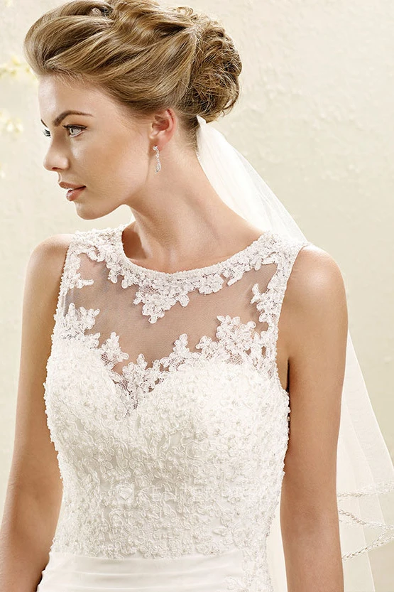 A-Line Scoop-Neck Floor-Length Sleeveless Appliqued Wedding Dress With Side Draping
